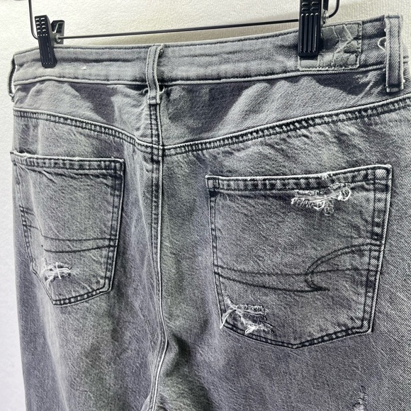 American Eagle Distressed Highest Rise Mom Jeans Womens 12 Short Black 2312 - Picture 10 of 11